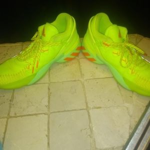 Donavan Mitchell 2 tennis shoes